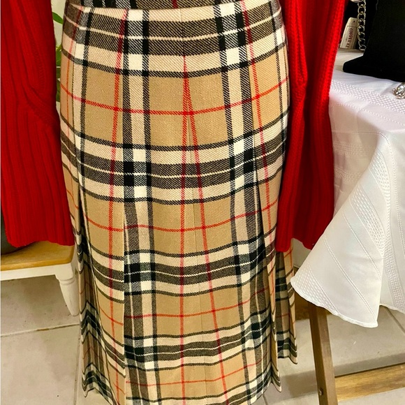 Burberry Dresses & Skirts - 🎄CHRISTMAS IN JULY⛱️BURBERRY 🎁